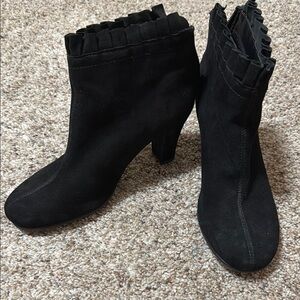 NWOB Aerosoles Black Suede Ankle Boots With Ruffle Detail